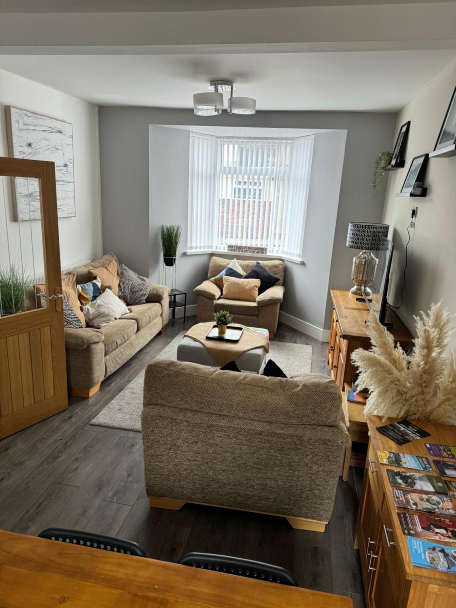 Modern, Spacious And Central Location Aberdare Exterior photo