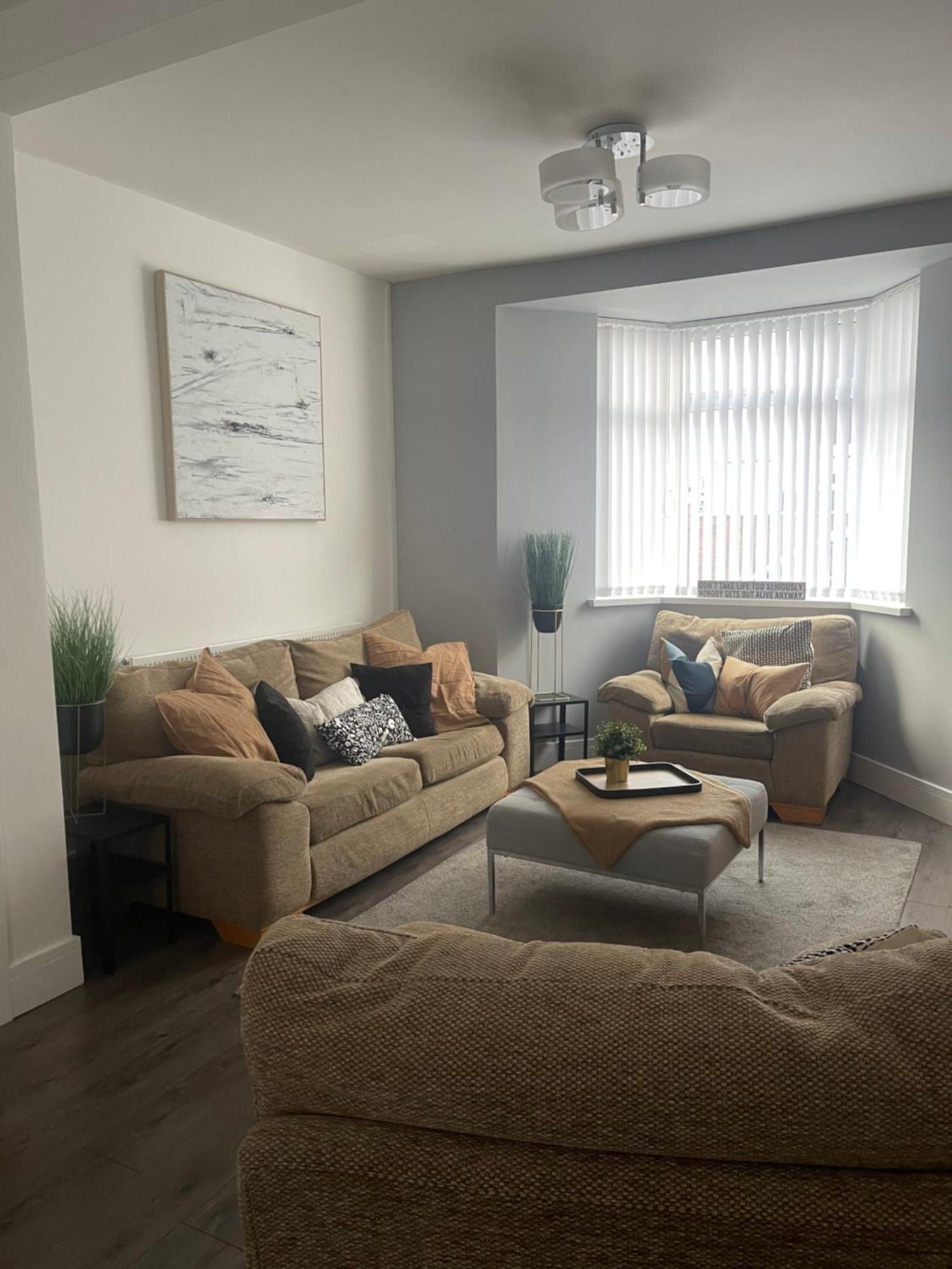 Modern, Spacious And Central Location Aberdare Exterior photo
