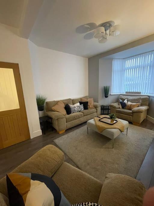 Modern, Spacious And Central Location Aberdare Exterior photo